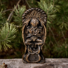 Load image into Gallery viewer, Ctulhu Statue Dark
